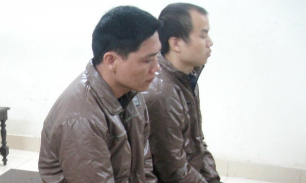 Dùng thẻ ATM giả rút tiền, hai công dân Trung Quốc lãnh án tù